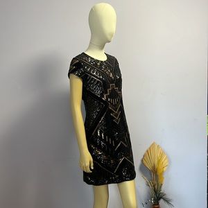 dress in black with drawings on the sequin, by the brand express